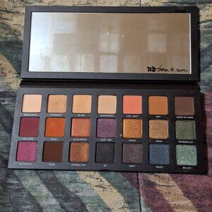 Urban Decay Born To Run Eyeshadow Palette | Lightly Swatched | Discontinued